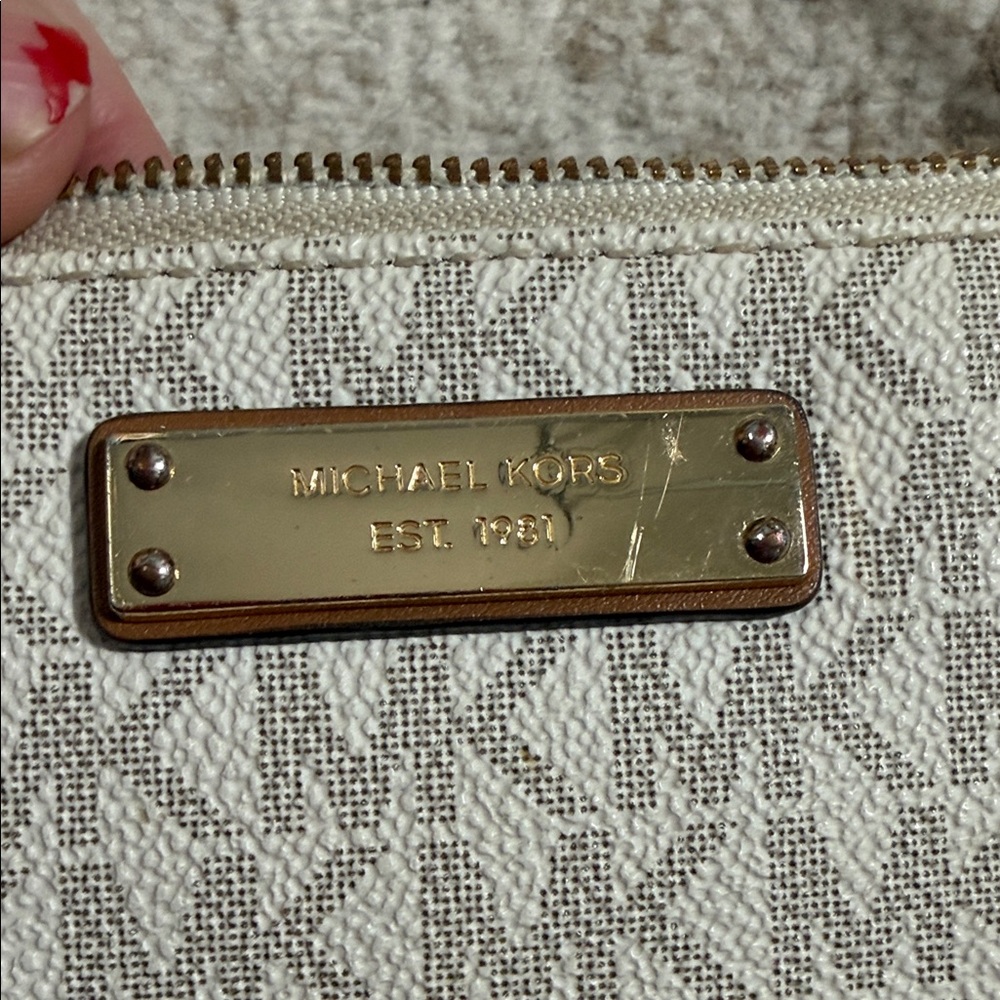 Michael Kors Cream Monogram Wristlet| Jet Set Small Signature Logo Wristlet - Picture 5 of 12